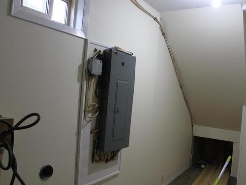 115 Robertson Street, Thunder Bay, ON - Indoor Photo Showing Laundry Room