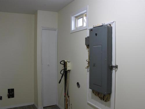 115 Robertson Street, Thunder Bay, ON - Indoor Photo Showing Other Room
