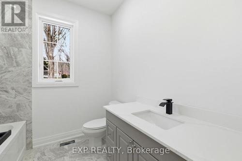 Main bathroom, 4 pc - 49 Beaufort Crescent, Tiny, ON - Indoor Photo Showing Bathroom