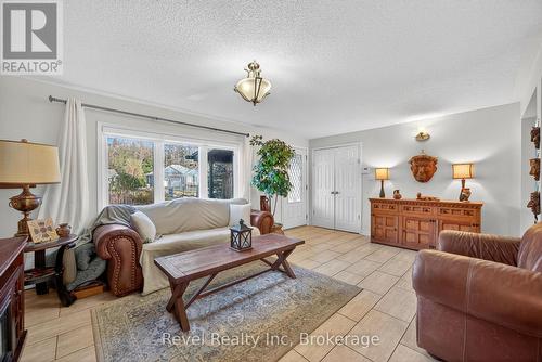 144 Trout Lane, Tiny, ON - Indoor Photo Showing Living Room