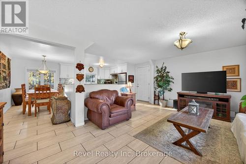 144 Trout Lane, Tiny, ON - Indoor Photo Showing Living Room
