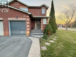 15 INVERHURON TRAIL  Oakville, ON L6H 5Z6