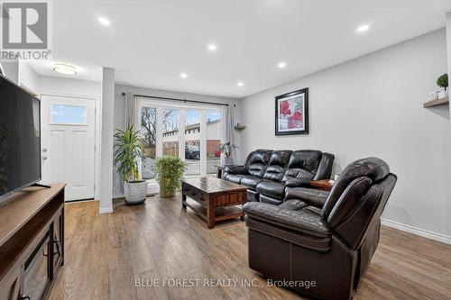 74 - 700 Exeter Road, London South (South X), ON - Indoor Photo Showing Living Room