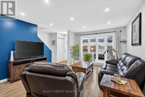 74 - 700 Exeter Road, London South (South X), ON - Indoor Photo Showing Living Room