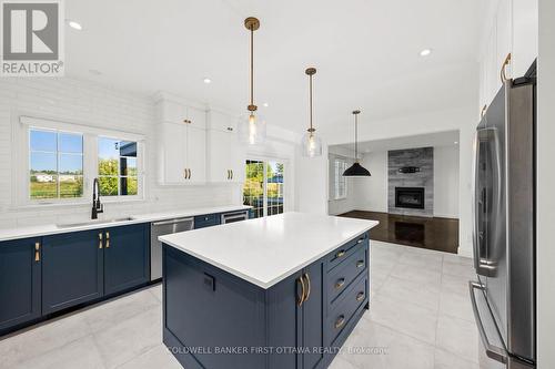 441 Blackleaf Drive, Ottawa, ON - Indoor Photo Showing Kitchen With Upgraded Kitchen