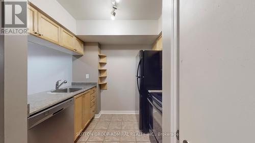 516 - 3 Everson Drive, Toronto, ON - Indoor Photo Showing Kitchen
