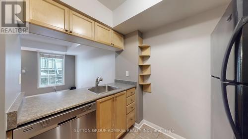 516 - 3 Everson Drive, Toronto, ON - Indoor Photo Showing Kitchen