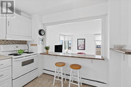 906 - 1171 Ambleside Drive, Ottawa, ON - Indoor Photo Showing Kitchen