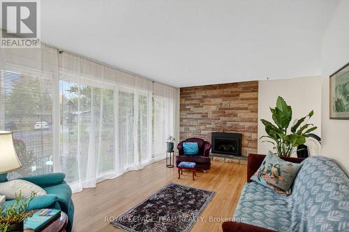 Natual gas fireplace - 46 Quinpool Crescent, Ottawa, ON - Indoor Photo Showing Living Room With Fireplace
