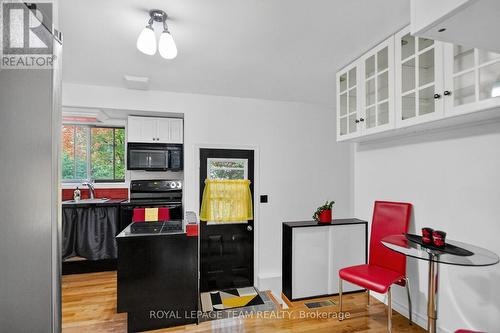 Convenient back door to yard/basement - 46 Quinpool Crescent, Ottawa, ON - Indoor