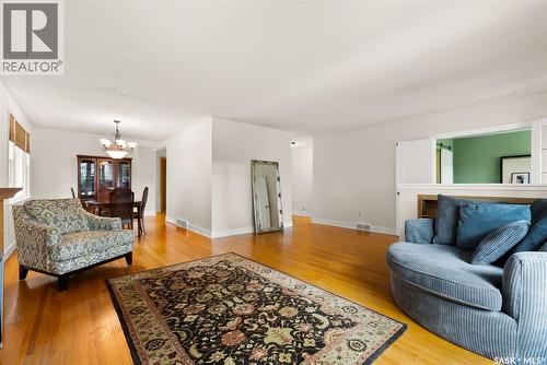 3304 Hill Avenue, Regina, SK - Indoor Photo Showing Living Room