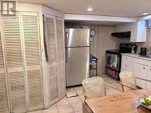 110 Traymore Avenue, Hamilton, ON - Indoor Photo Showing Kitchen