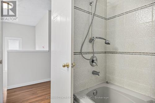 58 - 1199 Hamilton Road, London East (East P), ON - Indoor Photo Showing Bathroom