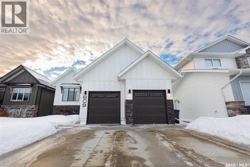 809 Weir Crescent, Warman, SK - Outdoor With Facade