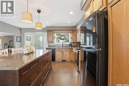 250 Emerald Terrace, Saskatoon, SK - Indoor Photo Showing Kitchen With Upgraded Kitchen