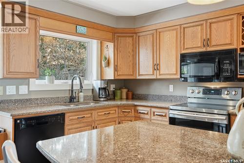 250 Emerald Terrace, Saskatoon, SK - Indoor Photo Showing Kitchen With Upgraded Kitchen