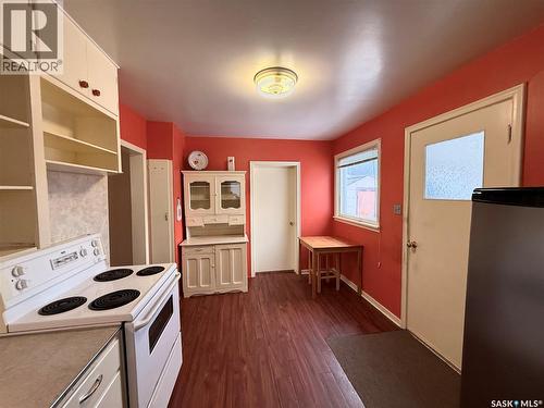 423 Dennis Street, Herbert, SK - Indoor Photo Showing Kitchen