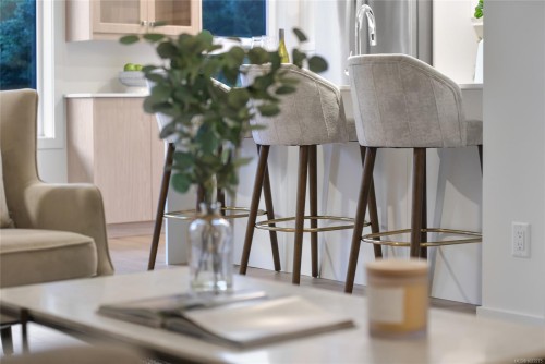 203-9716 Third St, Sidney, BC - Indoor