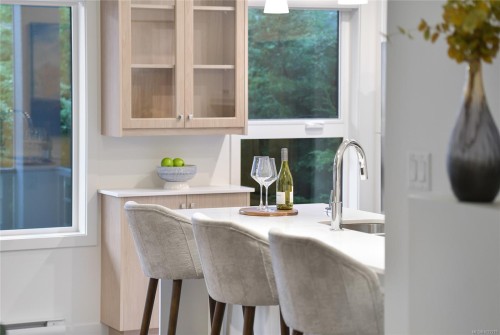 203-9716 Third St, Sidney, BC - Indoor