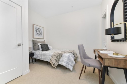 203-9716 Third St, Sidney, BC - Indoor Photo Showing Bedroom