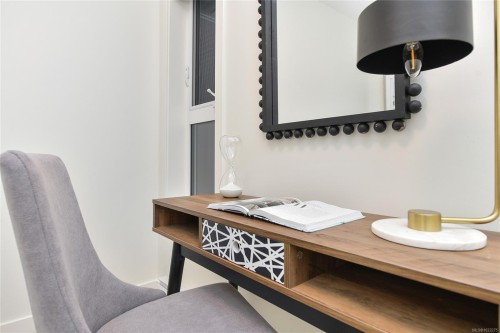 203-9716 Third St, Sidney, BC - Indoor