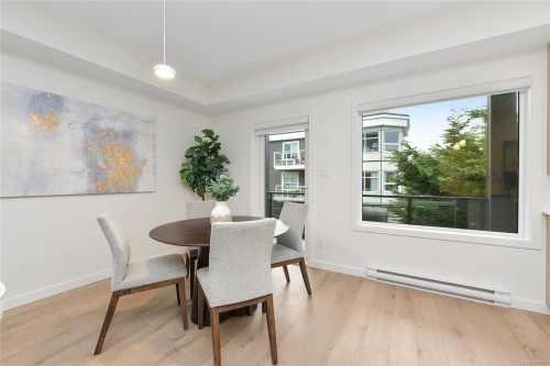 203-9716 Third St, Sidney, BC - Indoor Photo Showing Dining Room