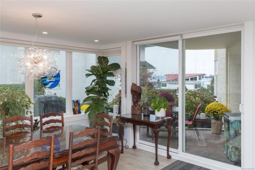 1A-9851 Second St, Sidney, BC - Indoor