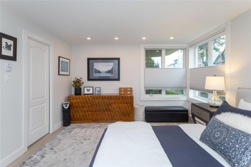 1A-9851 Second St, Sidney, BC - Indoor Photo Showing Bedroom