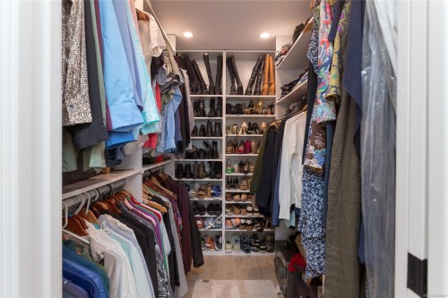 1A-9851 Second St, Sidney, BC - Indoor With Storage