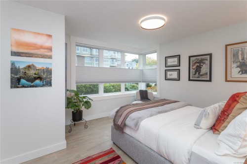 1A-9851 Second St, Sidney, BC - Indoor Photo Showing Bedroom