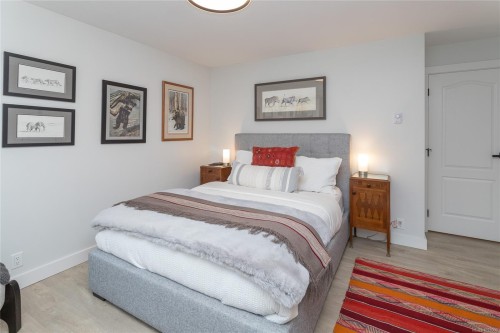 1A-9851 Second St, Sidney, BC - Indoor Photo Showing Bedroom