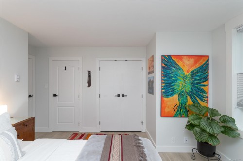 1A-9851 Second St, Sidney, BC - Indoor Photo Showing Bedroom