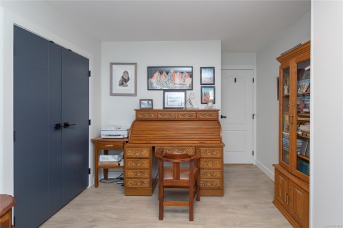 1A-9851 Second St, Sidney, BC - Indoor Photo Showing Other Room