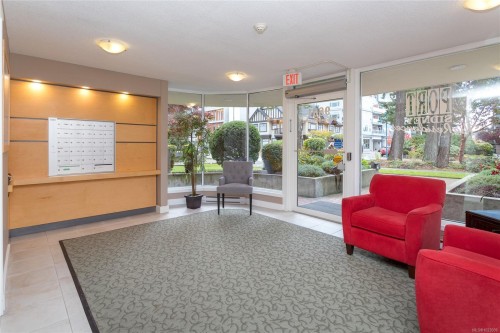 1A-9851 Second St, Sidney, BC - Indoor