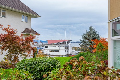 1A-9851 Second St, Sidney, BC - Outdoor