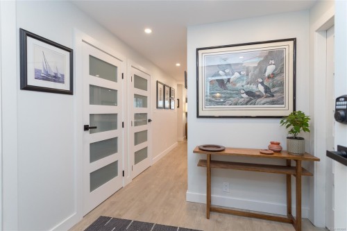 1A-9851 Second St, Sidney, BC - Indoor Photo Showing Other Room