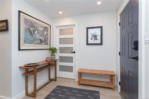 1A-9851 Second St, Sidney, BC - Indoor Photo Showing Other Room