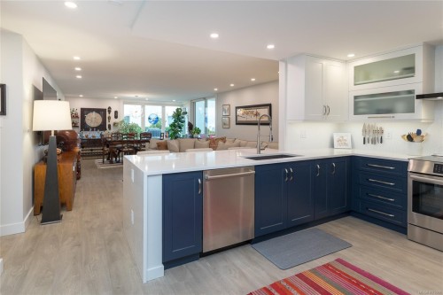 1A-9851 Second St, Sidney, BC - Indoor Photo Showing Kitchen With Stainless Steel Kitchen With Upgraded Kitchen