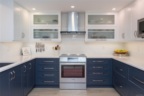 1A-9851 Second St, Sidney, BC - Indoor Photo Showing Kitchen With Upgraded Kitchen