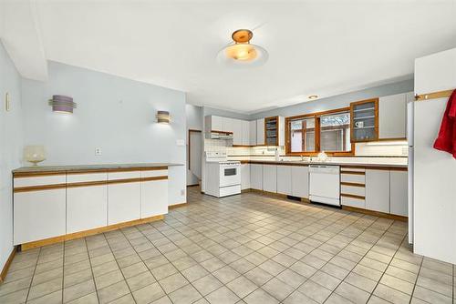 1645 Lee Blvd, Winnipeg, MB 