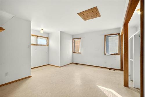 1645 Lee Blvd, Winnipeg, MB 