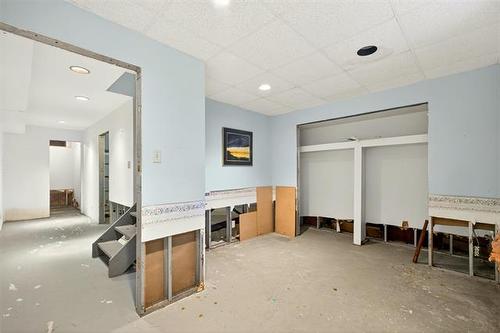 1645 Lee Blvd, Winnipeg, MB 