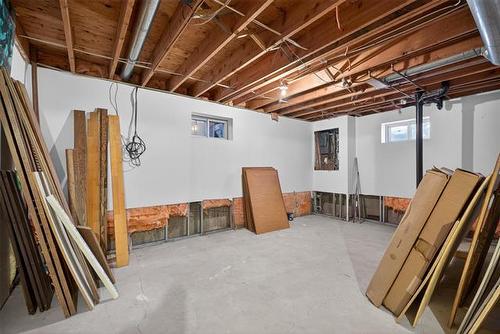 1645 Lee Blvd, Winnipeg, MB 