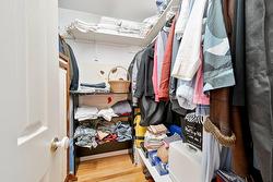 Walk-in closet - 