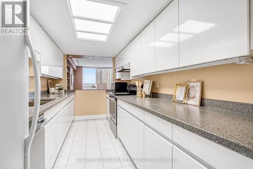 1101 - 7 Picton Street, London East (East F), ON - Indoor Photo Showing Kitchen