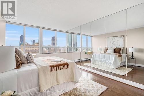 1101 - 7 Picton Street, London East (East F), ON - Indoor Photo Showing Living Room
