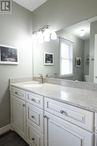 106 - 535 Gainsborough Road, London North (North F), ON - Indoor Photo Showing Bathroom