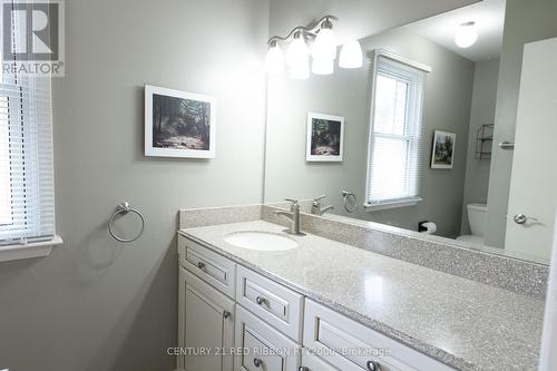 106 - 535 Gainsborough Road, London North (North F), ON - Indoor Photo Showing Bathroom