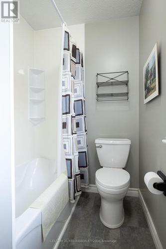 106 - 535 Gainsborough Road, London North (North F), ON - Indoor Photo Showing Bathroom