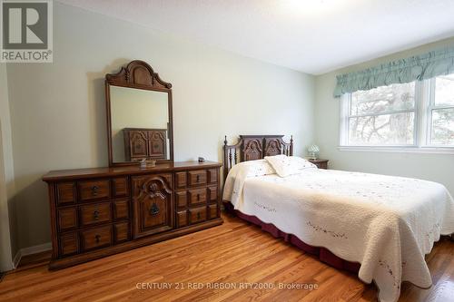 106 - 535 Gainsborough Road, London North (North F), ON - Indoor Photo Showing Bedroom